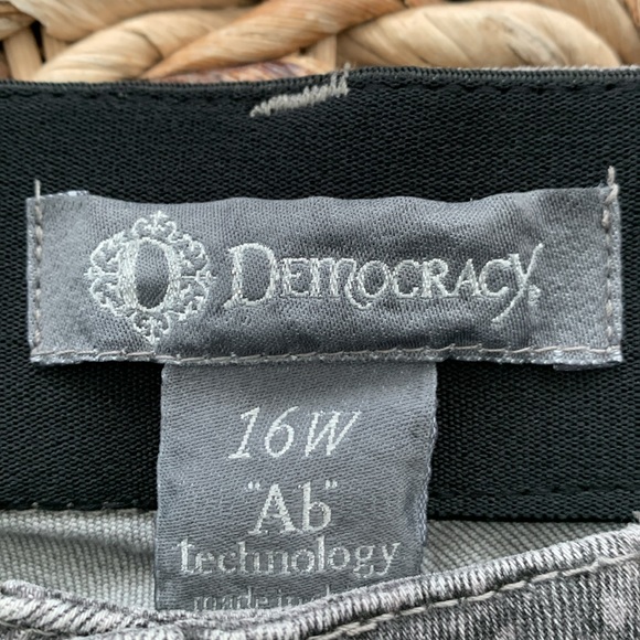 Democracy Snakeskin Print Booty Lift Jegging - Picture 13 of 16